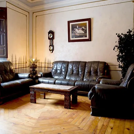 La Casona De Madrigal